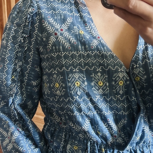 Anthropologie‎ Forever That Girl cropped Embroidered Smocked Nlouse. Siz… - Picture 2 of 13